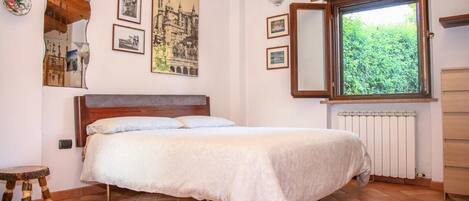 1 chambre, bureau, fer et planche Ă repasser, Wi-Fi