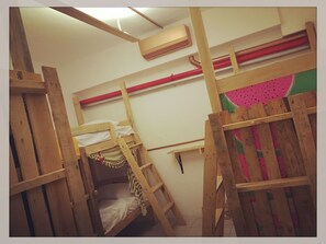 Iron/ironing board, free WiFi, bed sheets - Hostel Morenita Linda (Cancun)