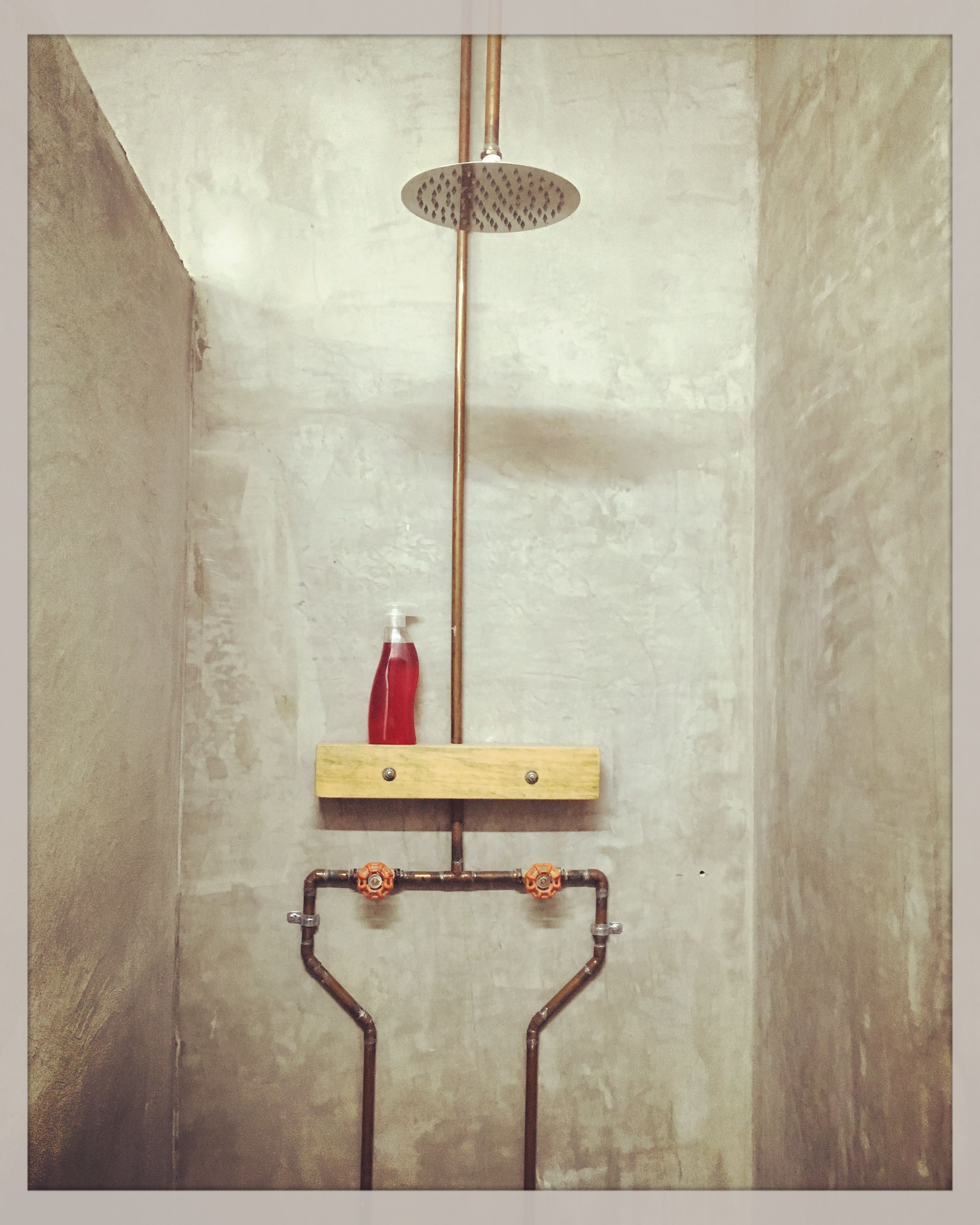 Shower, rainfall showerhead, free toiletries, hair dryer