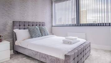 3 bedrooms, iron/ironing board, WiFi, bed sheets