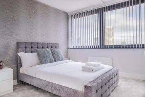 3 bedrooms, iron/ironing board, WiFi, bed sheets - Incredible 3BR Battersea Flat & Spectacular View (London)