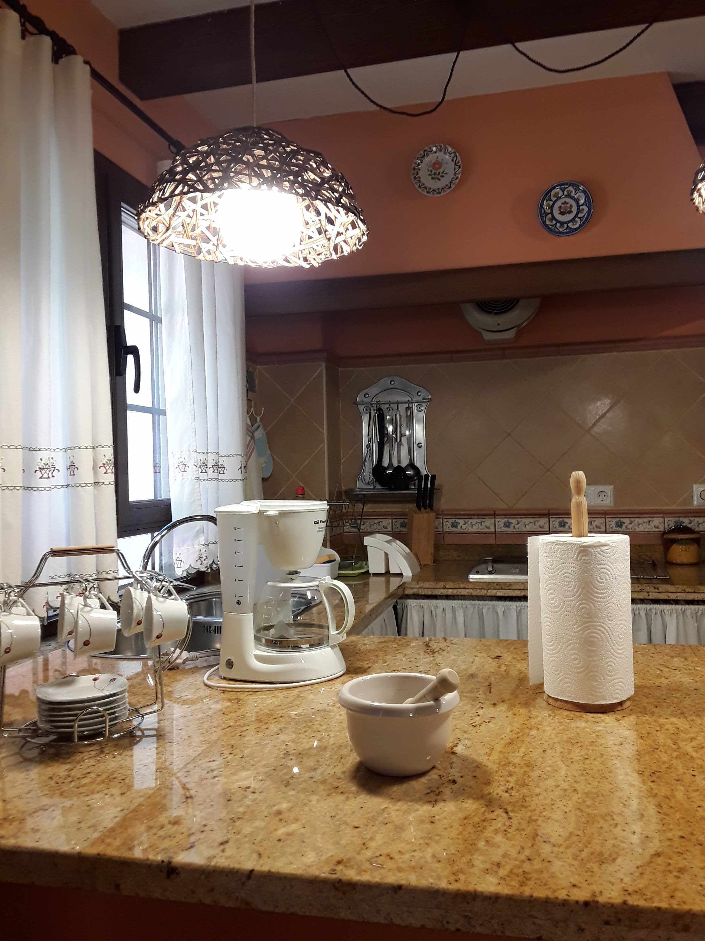 Réfrigérateur, micro-ondes, lave-vaisselle, cafetière/bouilloire