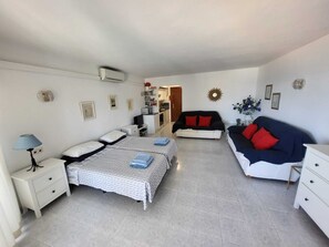 1 chambre, fer et planche à repasser, Wi-Fi, draps fournis