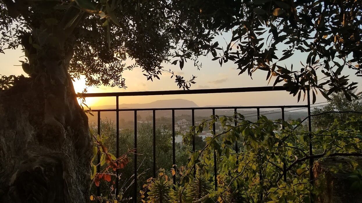 Villa Mia - private detached villa, solar heated pool, panoramic views 