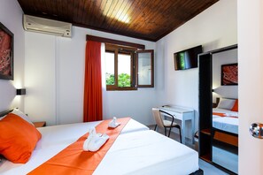 4 bedrooms, soundproofing, iron/ironing board, travel cot - Exceptional Panoramic Sea Views, Hanging Over Rethymno City (Rethymno)