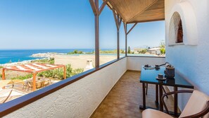 Outdoor dining - Exceptional Panoramic Sea Views, Hanging Over Rethymno City (Rethymno)