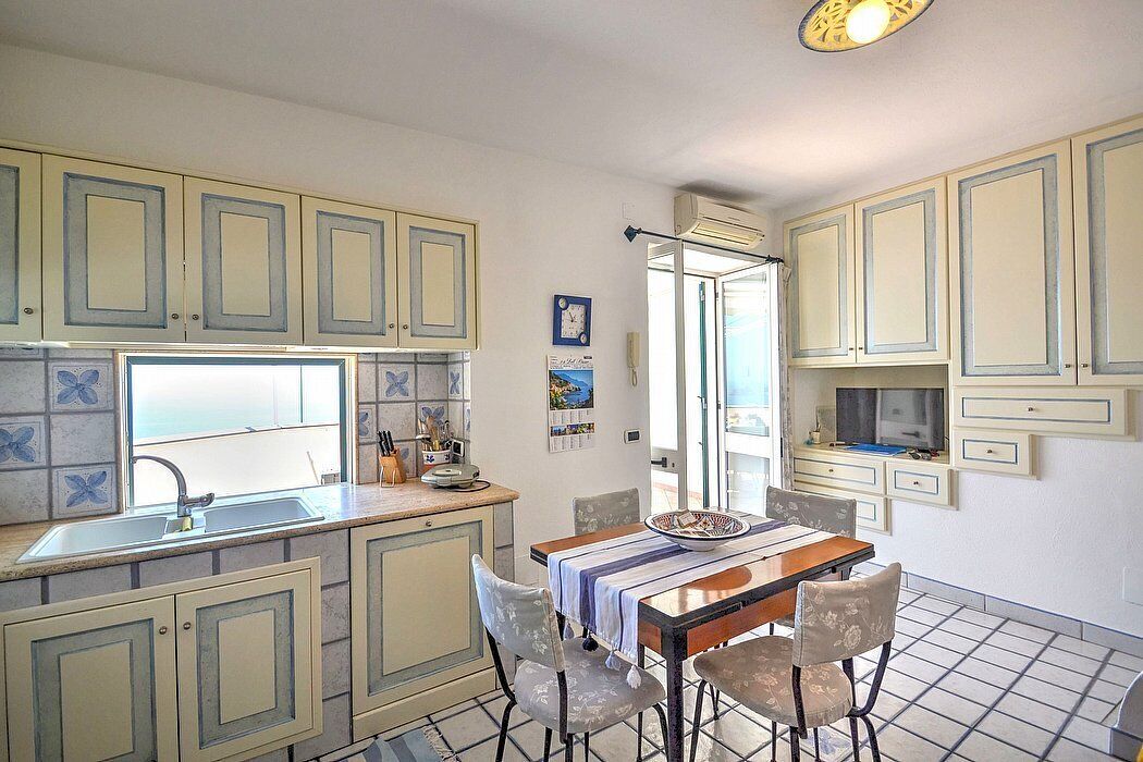 Villino Blu: A splendid two-story independent house which faces the sun and the sea, with Free WI-FI.