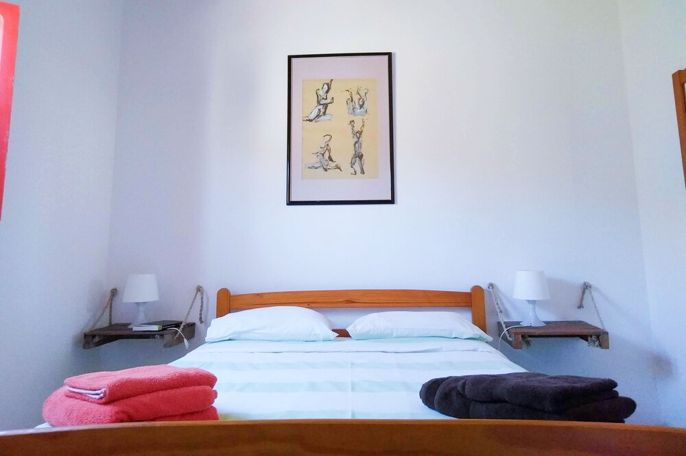 Modern house in beautiful village, 5 minutes from the beach ( cap. 6 persons)