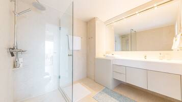 Shower, hair dryer, bathrobes, towels