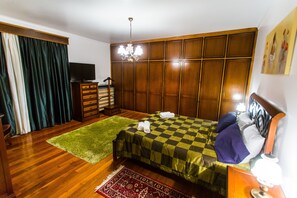 Suíte clássica, vista para a piscina | Edredons de pluma, berços (sobretaxa)