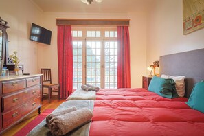 Double Room | Down duvets, rollaway beds, free WiFi, bed sheets - Casa Barão das Laranjeiras (Ponta Delgada)