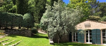 Romantisk elegant villa med privat pool, park och spektakulär utsikt