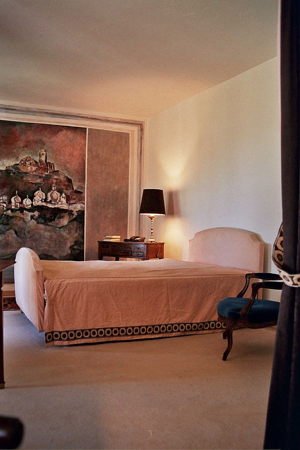 Romantic elegant villa with private pool, park and spectacular views