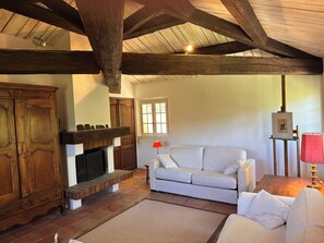 Smart-TV, peis, DVD-spiller og bordtennis