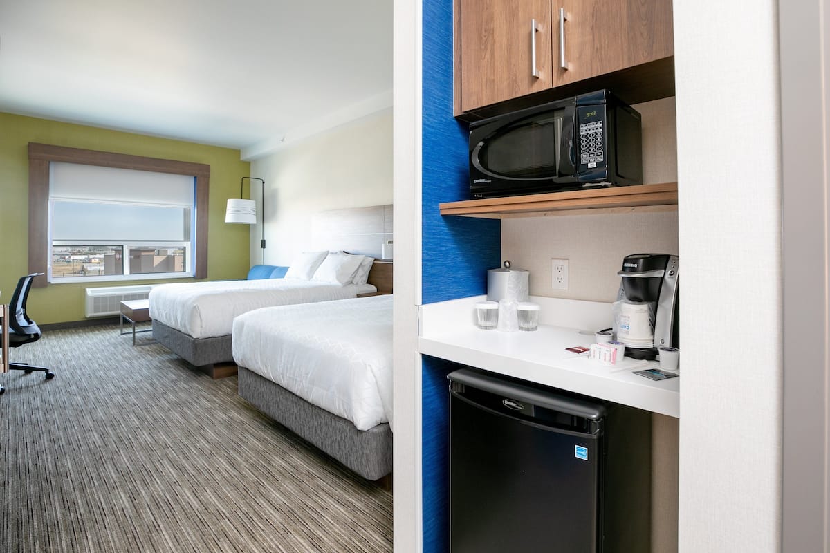 suite, multiple beds | 1 bedroom, in-room safe, desk, blackout curtains