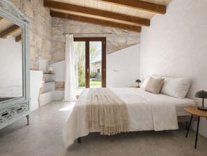 4 bedrooms, travel cot, free WiFi