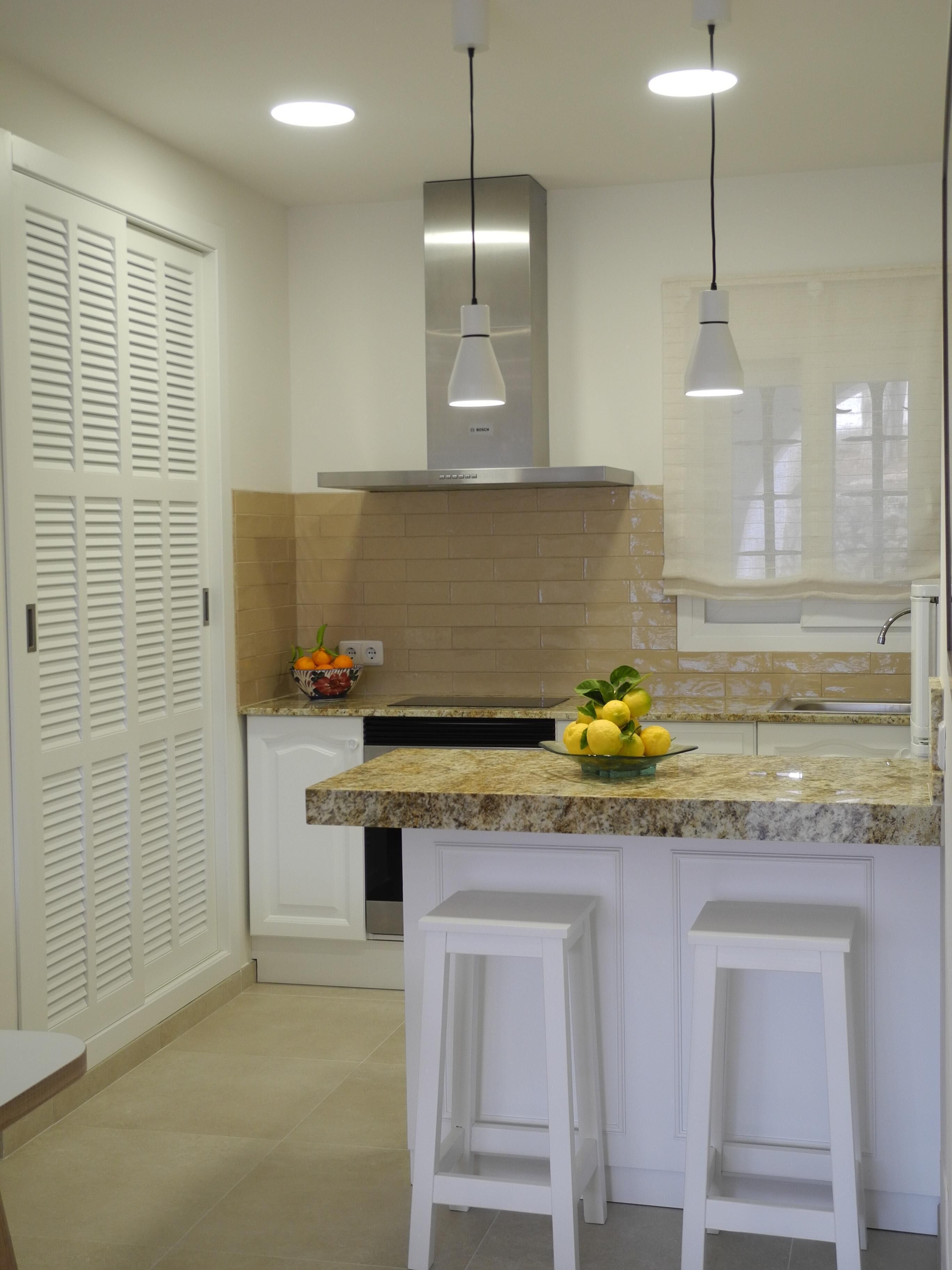 冷蔵庫、オーブン、コンロ、食器洗い機