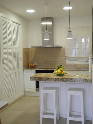 Réfrigérateur, four, plaque de cuisson, lave-vaisselle