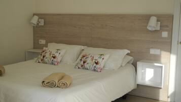 3 slaapkamers, een kluis op de kamer, een strijkplank/strijkijzer, wifi