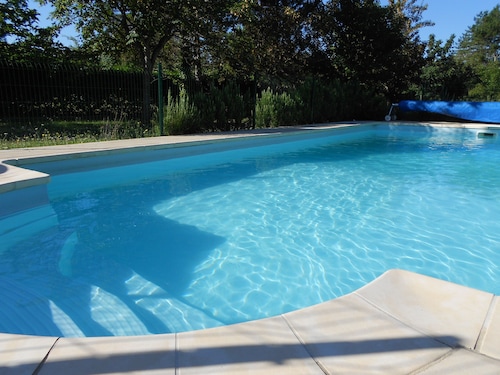 Idéal pour famille, sports, piscine, bbq, golf en Ardèche méridionale!