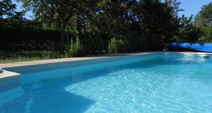 Idéal pour famille, sports, piscine, bbq, golf en ArdÚche méridionale!