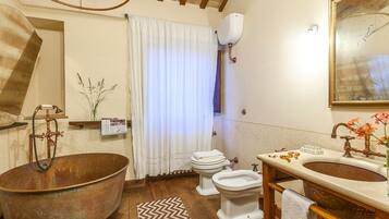 Doccia, asciugacapelli, bidet, asciugamani