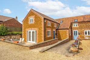 Exterior - Stone Lodge, Old Hunstanton, Norfolk (Old Hunstanton)
