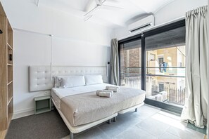 3 slaapkamers, een strijkplank/strijkijzer, reisbedje, gratis wifi