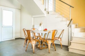 Villa, 2 chambres, piscine privée, vue mer | Restauration dans la chambre