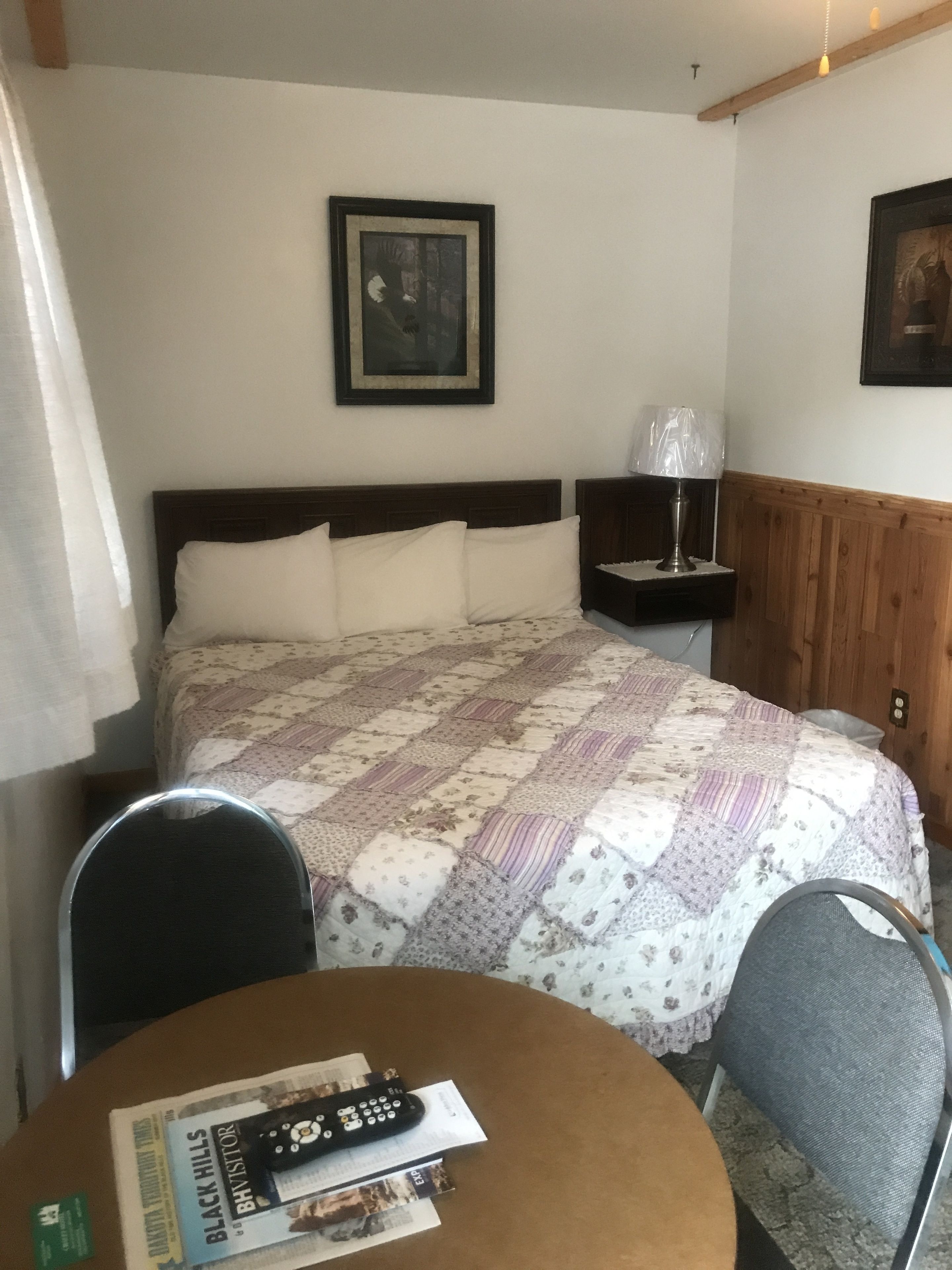 Chambre quadruple classique, 2 grands lits, non-fumeur | Accès au Wi-Fi (inclus), literie fournie