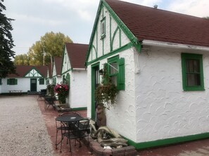 Classic Cabin, 2 Queen Beds, Non Smoking | Free WiFi, bed sheets - Chalet Motel (Custer)