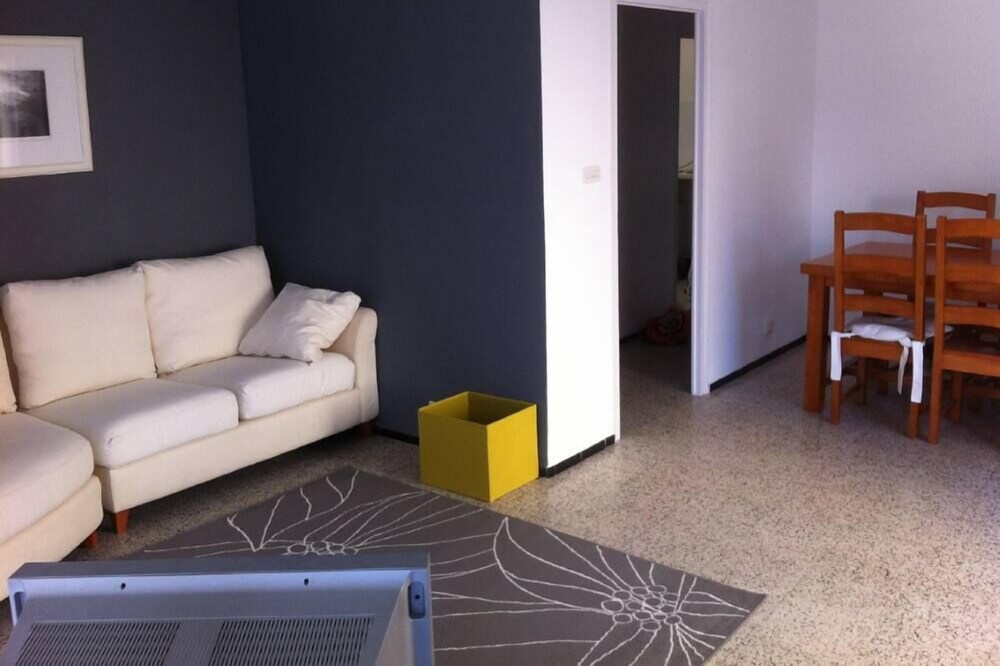 LLANÇÀ-COSTA BRAVA-CENTRAL APARTMENT NEAR THE BEACH AND ALL OF AMENITIES.