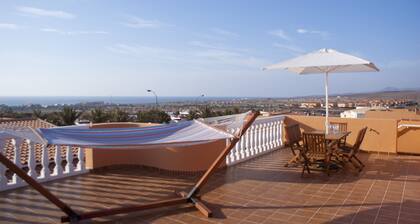 4 Bed Villa kaupungissa, 10 m uima-allas wif Kid Slide, turva-aita, BBQ, ulkona oleskelutilat