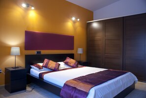 4 slaapkamers, een kluis op de kamer, een bureau