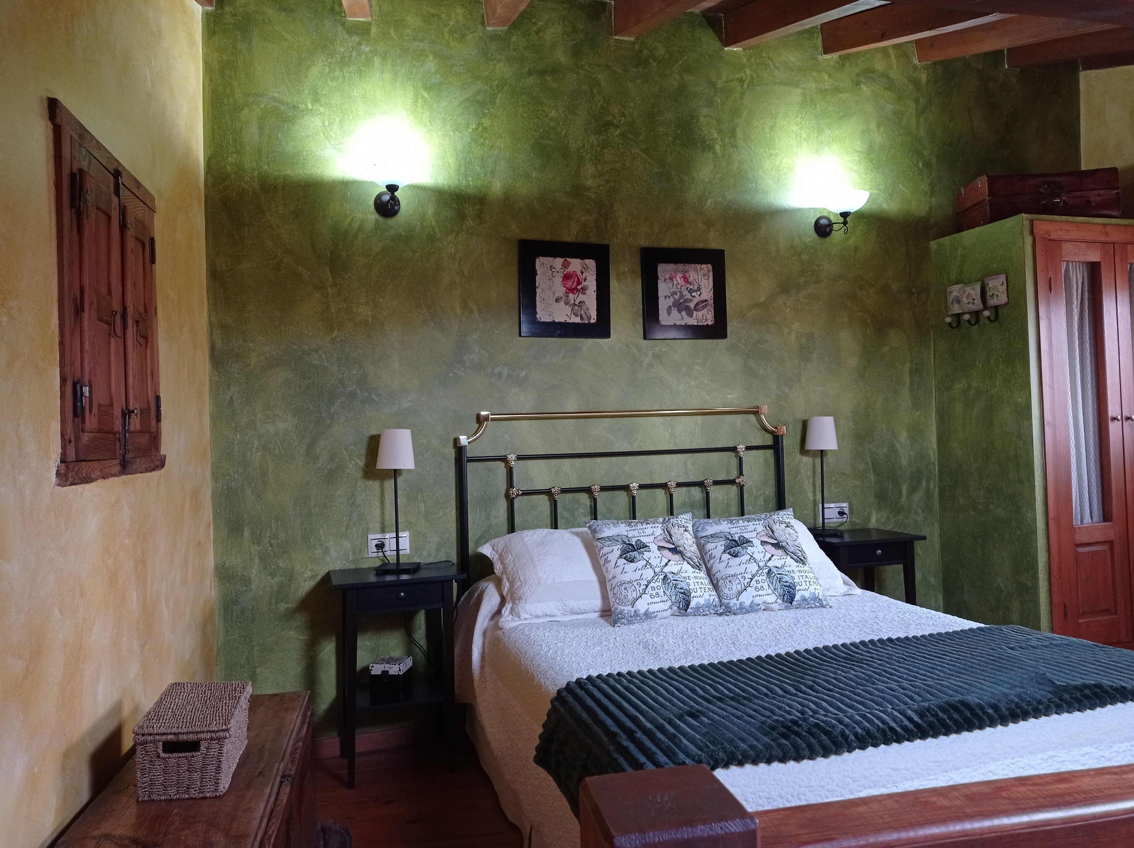 2 dormitorios, cuna de viaje, wifi gratis y ropa de cama