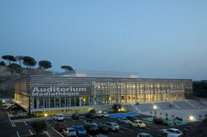 Esterni