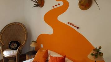 5 slaapkamers, een strijkplank/strijkijzer, reisbedje