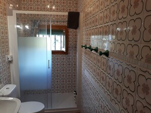Duschwanne, Haartrockner, Bidet, Seife