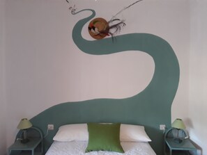 5 habitaciones, tabla de planchar con plancha y cuna de viaje 