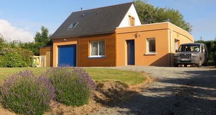 Modern house, quiet, very bright with garden and terraces