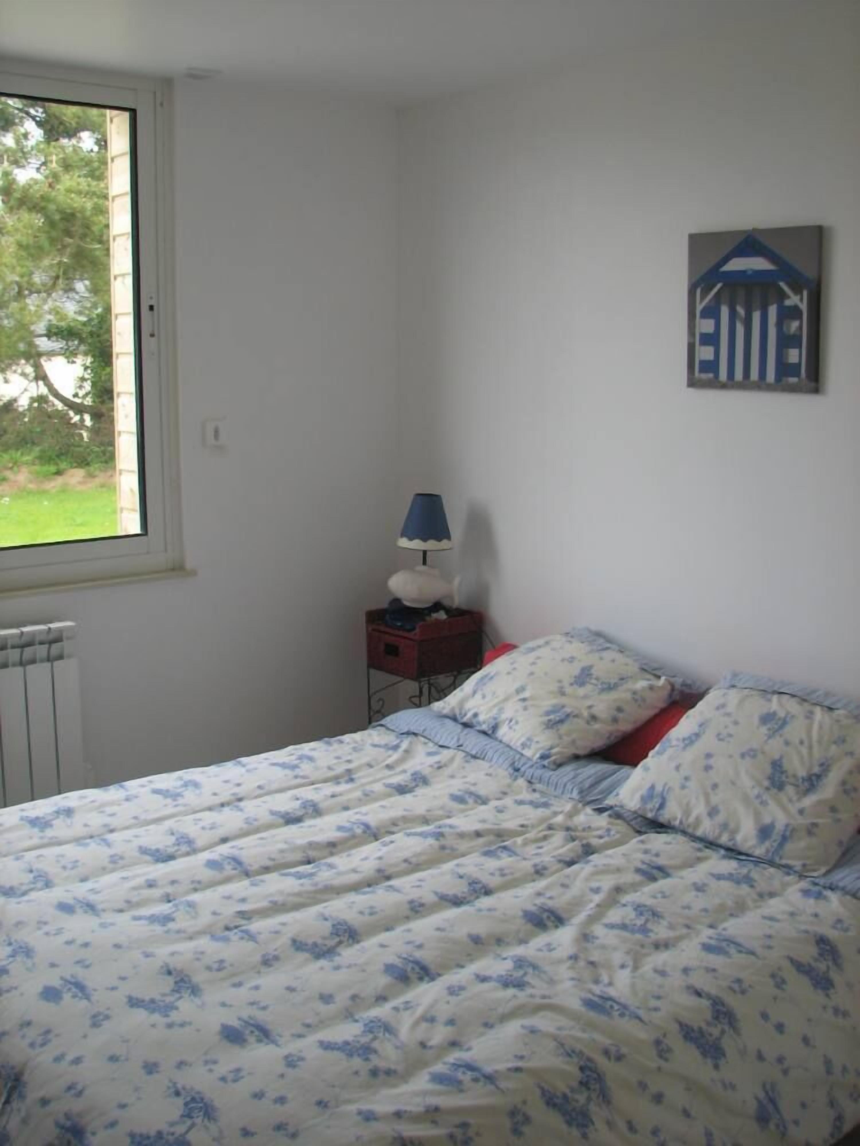 Modern house, quiet, very bright with garden and terraces