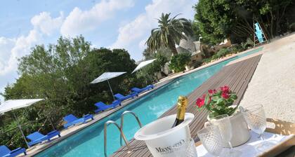 Wunderschön restaurierte Trulli mit großem, 15 m langem Privatpool und großem Garten