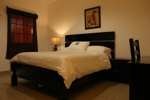 Chambre Simple, 1 grand lit, non-fumeur