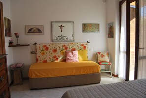1 bedroom, iron/ironing board, travel cot, free WiFi