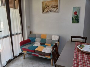 Smart TV - Casa Grazia, quiet nest near the center. free parking all over the street. (Greve in Chianti)
