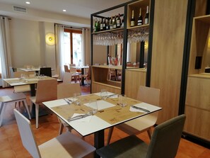 Dining - Cabin or Bungalow Cabañas Espadán for 6 people (Navajas)