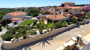 Property grounds - Apartments Luciana, (15949), Premantura, hr (Premantura)