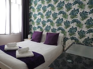 3 bedrooms, desk, iron/ironing board, travel crib - Typical and relaxing house with heated swimming pool near down town La Rochelle (La Rochelle)