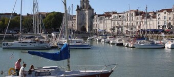 Typical and relaxing house with heated swimming pool near down town La Rochelle