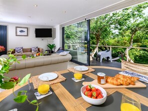 Outdoor dining - Stunning House above Mousehole Harbour, Relax in Space & Style, Garden & Parking (Mousehole)